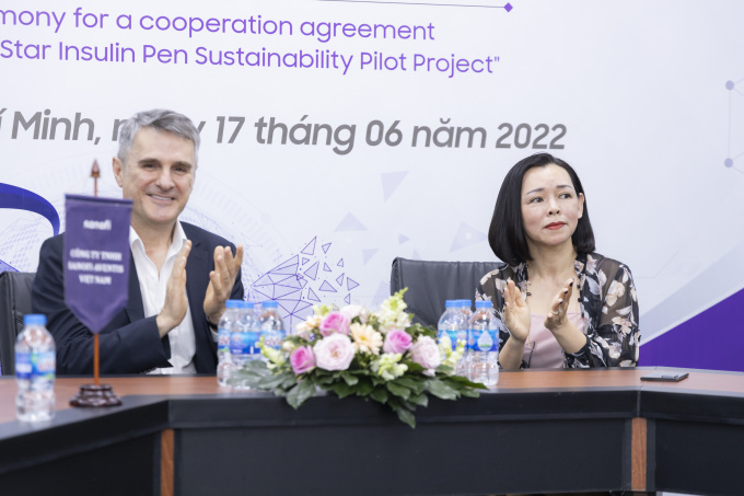 FPT Long Châu và Sanofi xử lý rác thải từ bút tiêm insulin