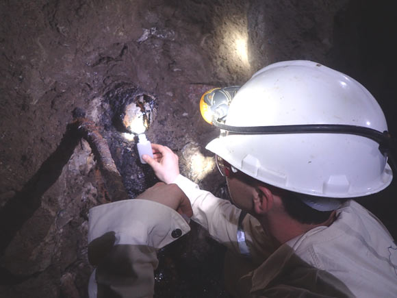 Tìm thấy nước 1,2 tỉ năm tuổi có nồng độ nguyên tố phóng xạ cao chưa từng thấy