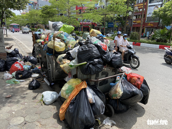 Vì sao sau ngày 25-8 vẫn chưa xử phạt hộ gia đình không phân loại rác?